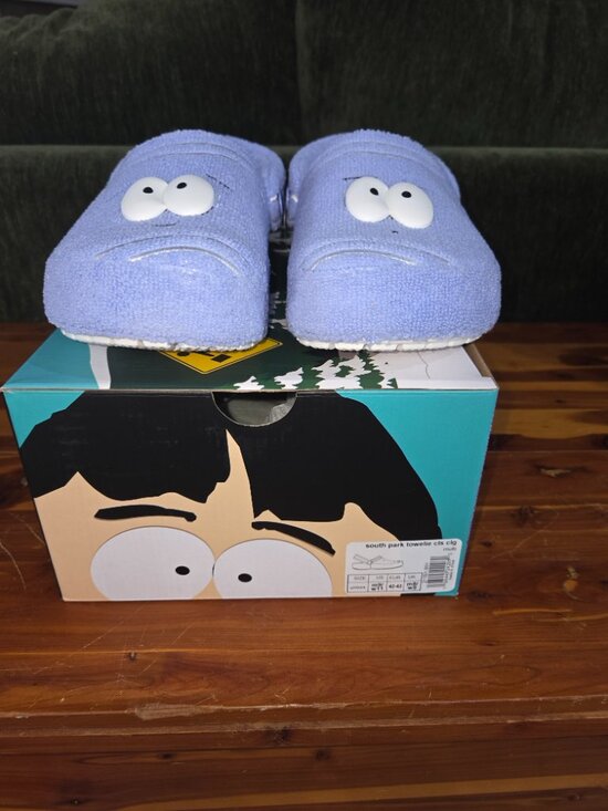 Crocs x South Park Towelie Clogs NWT M9/W11 main image 4